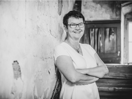 Auf dem schwarz-weiß Foto ist die Landrätin Dr. Marion Frant zu sehen.